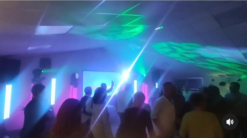 Animation DJ Animateur Anniversaire Photobooth 60ans karaoké blind test